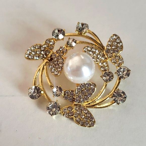 NEW Butterfly Rhinestone Pearl Brooch Pin - Picture 5 of 7